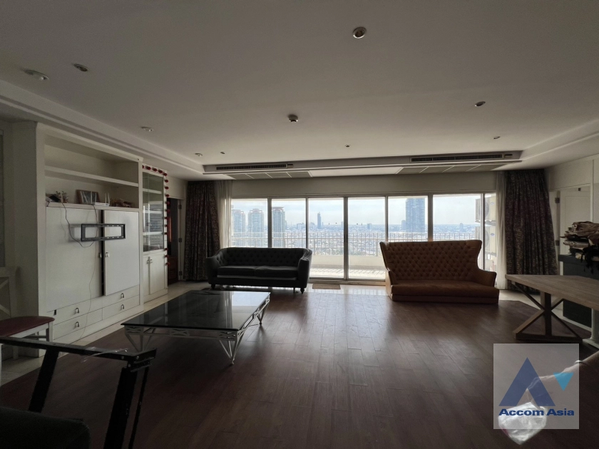  5 Bedrooms  Condominium For Sale in Charoen Nakhon, Bangkok  near BTS Krung Thon Buri (AA36908)