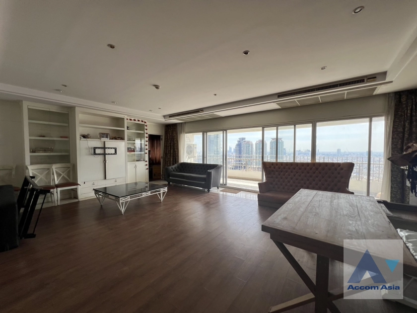  5 Bedrooms  Condominium For Sale in Charoen Nakhon, Bangkok  near BTS Krung Thon Buri (AA36908)