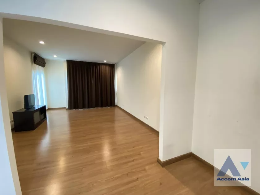 8  3 br Townhouse For Rent in Pattanakarn ,Bangkok ARL Hua Mak at House AA36916