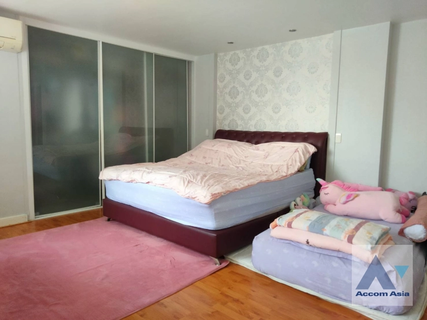  3 Bedrooms  Condominium For Rent in Sukhumvit, Bangkok  near BTS Phrom Phong (AA36920)