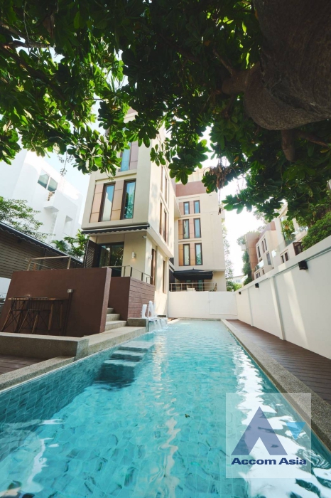 Private Swimming Pool, Duplex Condo |  3 Bedrooms  House For Rent in Sathorn, Bangkok  near BTS Chong Nonsi (AA36946)