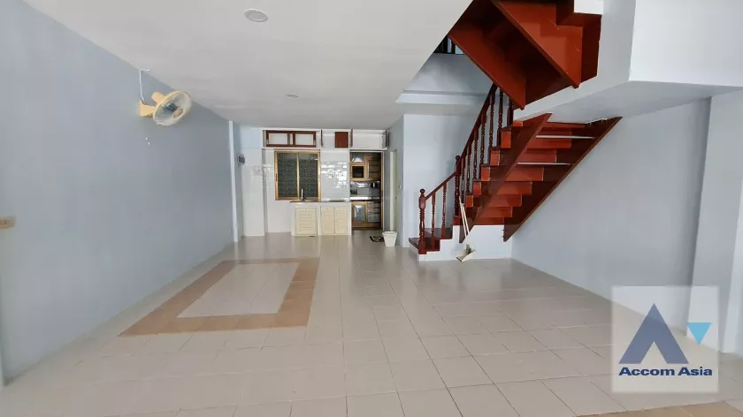  1  3 br Townhouse For Rent in Pattanakarn ,Bangkok  AA36949