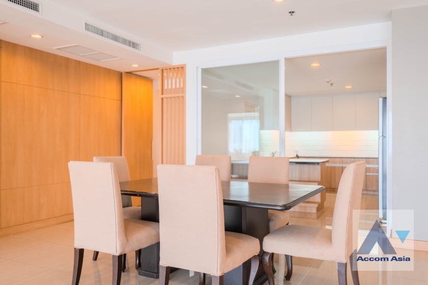  4 Bedrooms  Apartment For Rent in Sukhumvit, Bangkok  near BTS Ekkamai (AA36989)