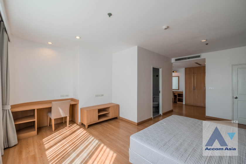 12  4 br Apartment For Rent in Sukhumvit ,Bangkok BTS Ekkamai at Comfort living and well service AA36989