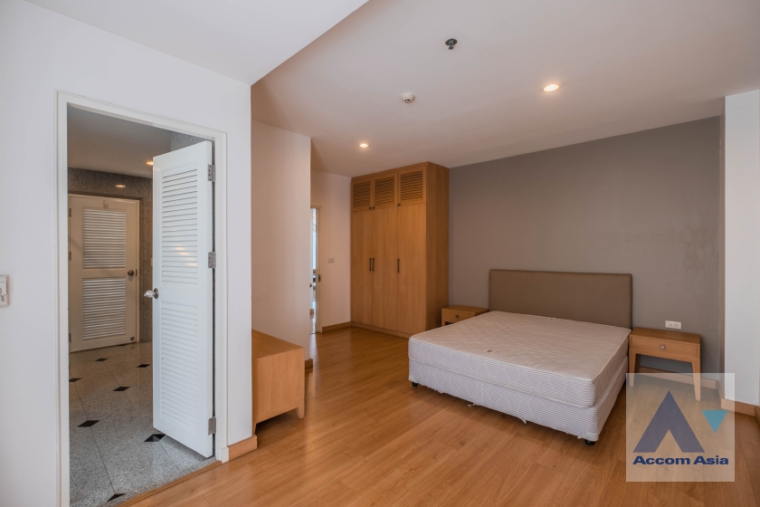 27  4 br Apartment For Rent in Sukhumvit ,Bangkok BTS Ekkamai at Comfort living and well service AA36989