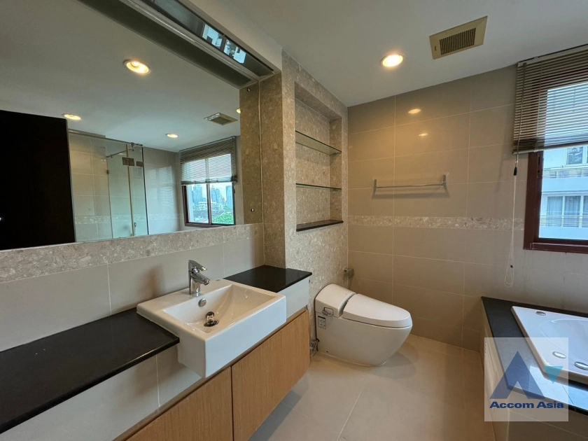 28  3 br Condominium For Rent in Ploenchit ,Bangkok BTS Ploenchit at The Crest Ruamrudee AA37000