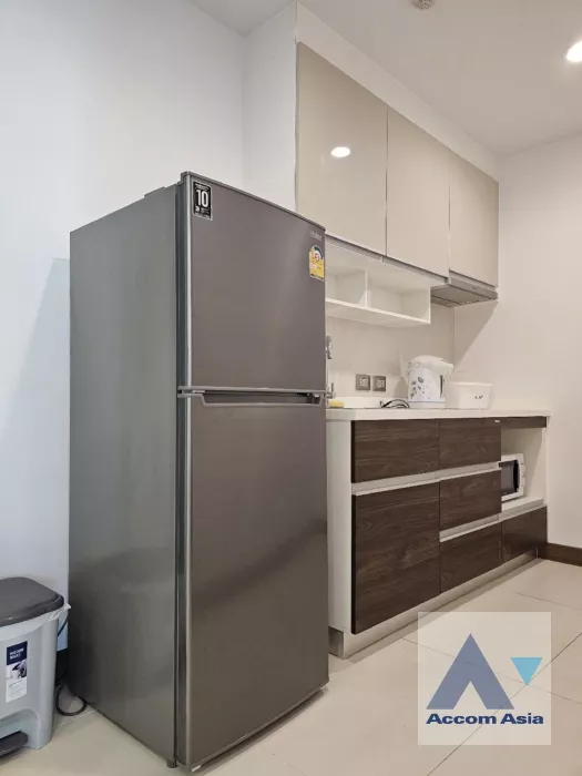  1 Bedroom  Condominium For Rent in Sukhumvit, Bangkok  near BTS Phrom Phong (AA37001)