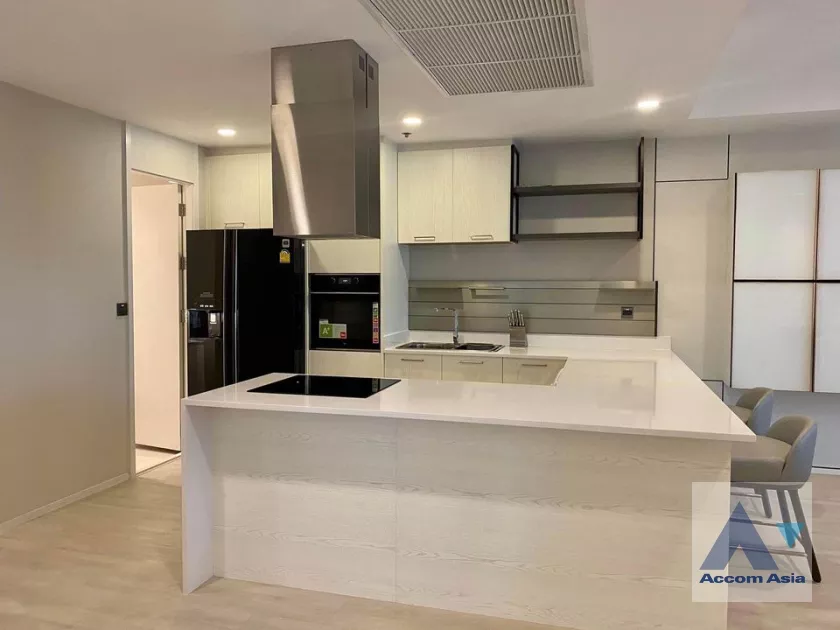  2 Bedrooms  Condominium For Rent in Sukhumvit, Bangkok  near BTS Ekkamai (AA37010)