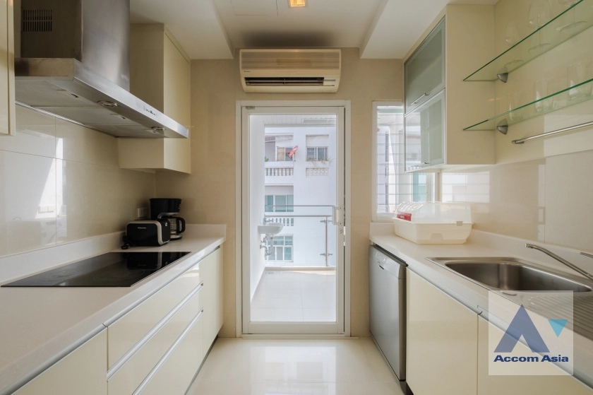  3 Bedrooms  Apartment For Rent in Sukhumvit, Bangkok  near BTS Asok - MRT Sukhumvit (AA37022)
