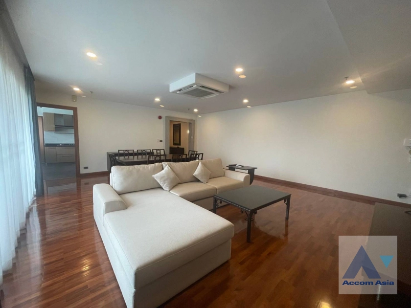  2 Bedrooms  Apartment For Rent in Sukhumvit, Bangkok  near BTS Nana (AA37029)