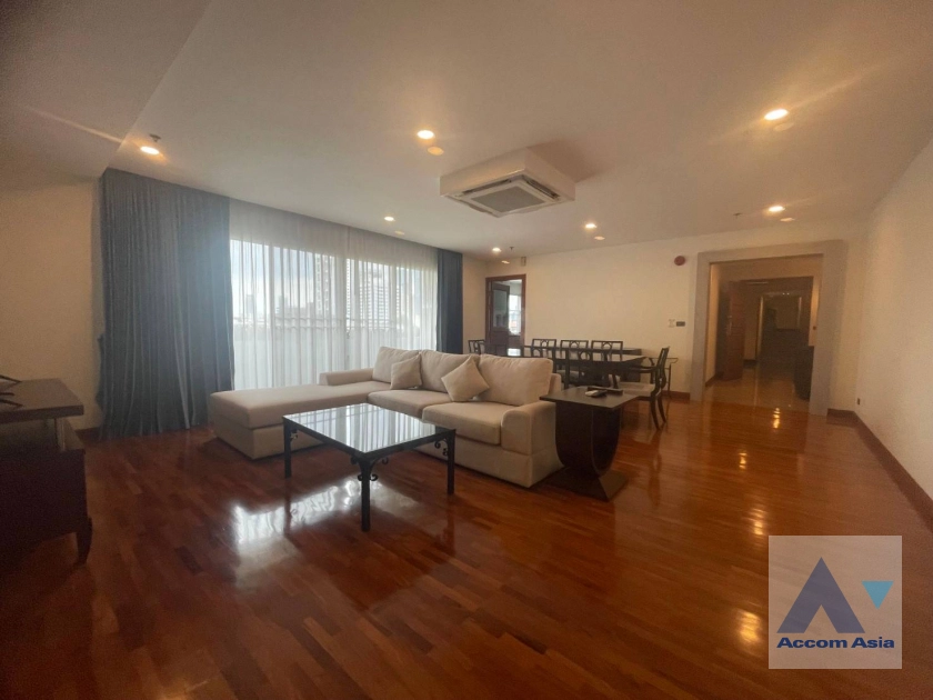  2 Bedrooms  Apartment For Rent in Sukhumvit, Bangkok  near BTS Nana (AA37029)