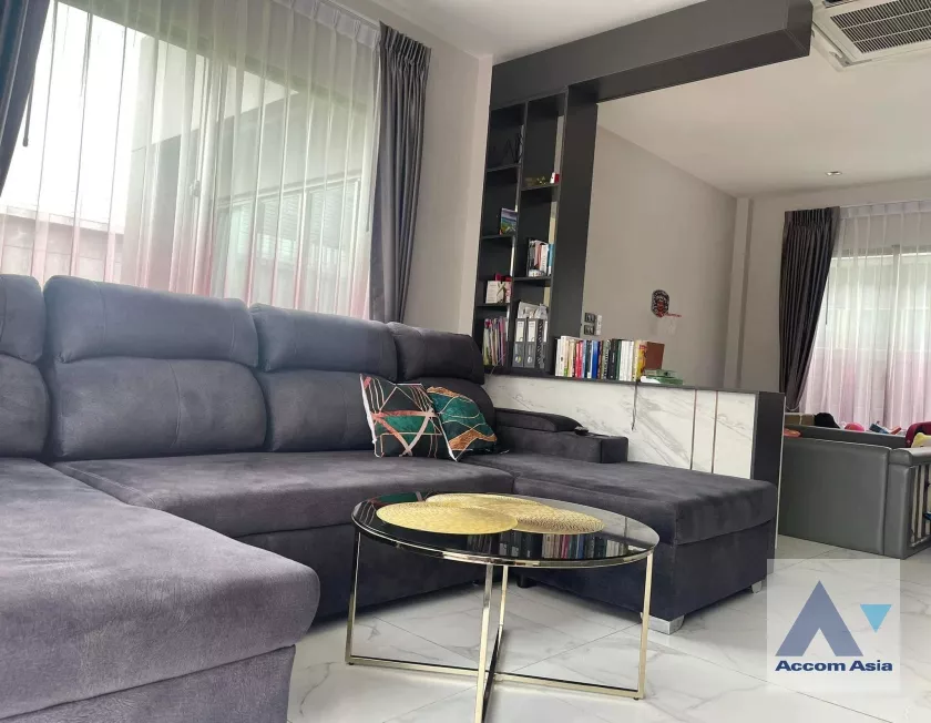  1  5 br House For Sale in Ratchadaphisek ,Bangkok  at Bangkok Boulevard Signature Ladprao-Serithai AA37041