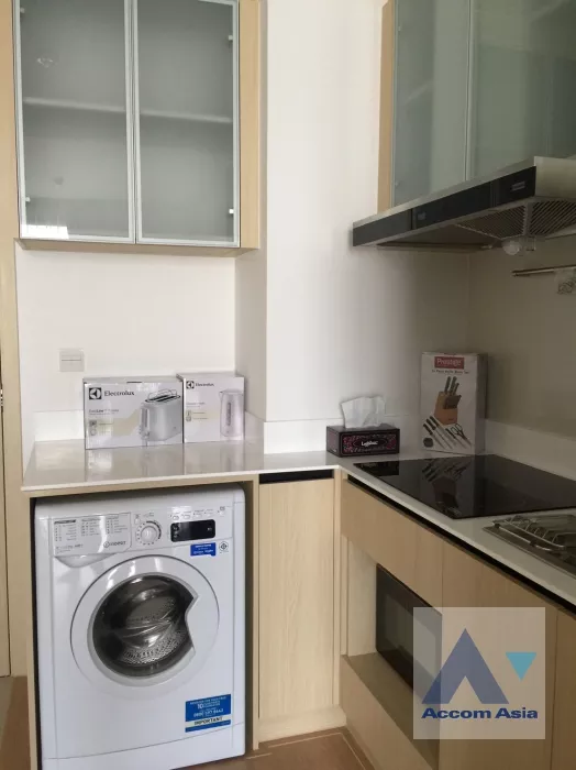  2 Bedrooms  Condominium For Rent in Sukhumvit, Bangkok  near BTS Ekkamai (AA37044)