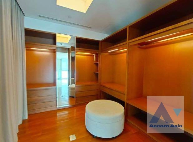 6  2 br Condominium For Rent in Ploenchit ,Bangkok BTS Ratchadamri at Hansar Residence AA37058