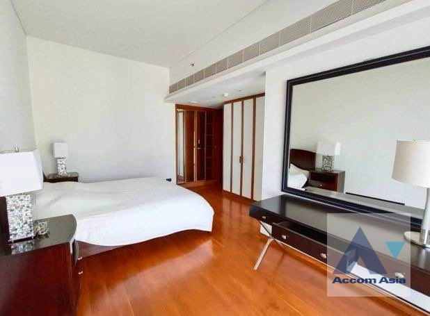 5  2 br Condominium For Rent in Ploenchit ,Bangkok BTS Ratchadamri at Hansar Residence AA37058