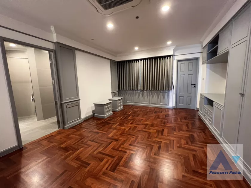  3 Bedrooms  Condominium For Rent in Sukhumvit, Bangkok  near BTS Phrom Phong (AA37077)