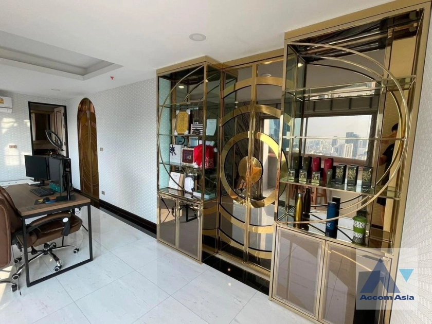 4  2 br Condominium For Sale in Ploenchit ,Bangkok BTS Ploenchit at Witthayu Complex AA37079