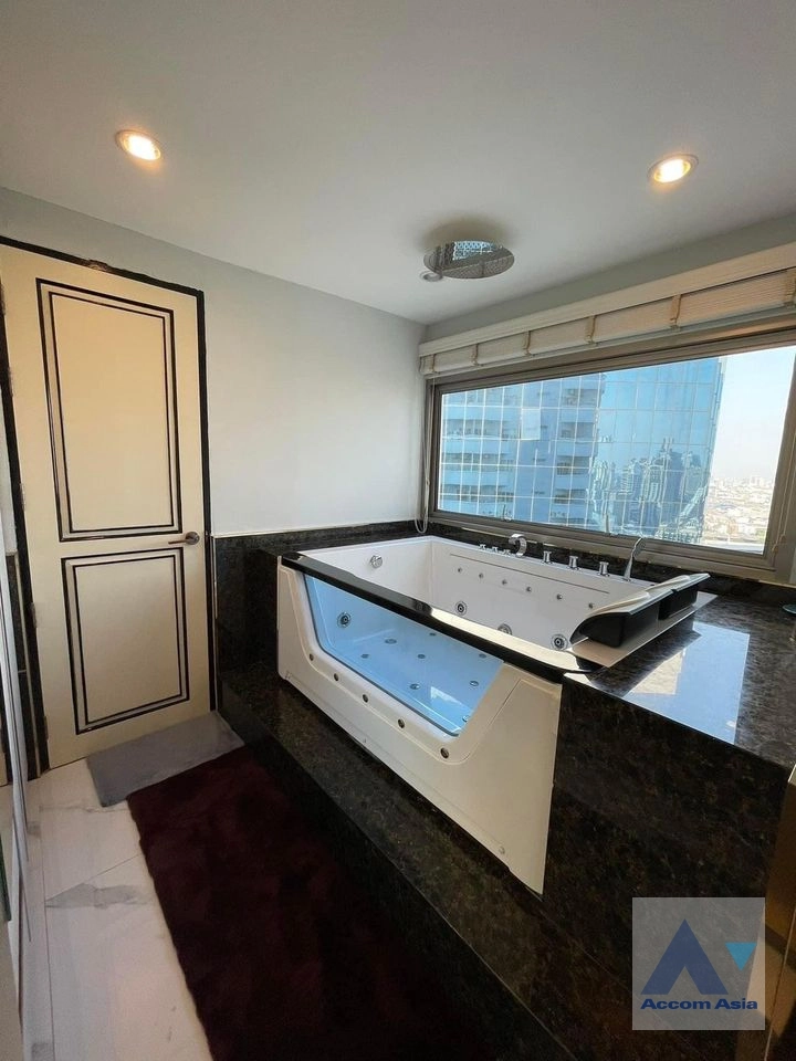 9  2 br Condominium For Sale in Ploenchit ,Bangkok BTS Ploenchit at Witthayu Complex AA37079