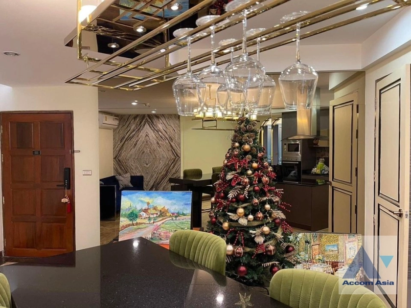  2 Bedrooms  Condominium For Sale in Ploenchit, Bangkok  near BTS Ploenchit (AA37079)