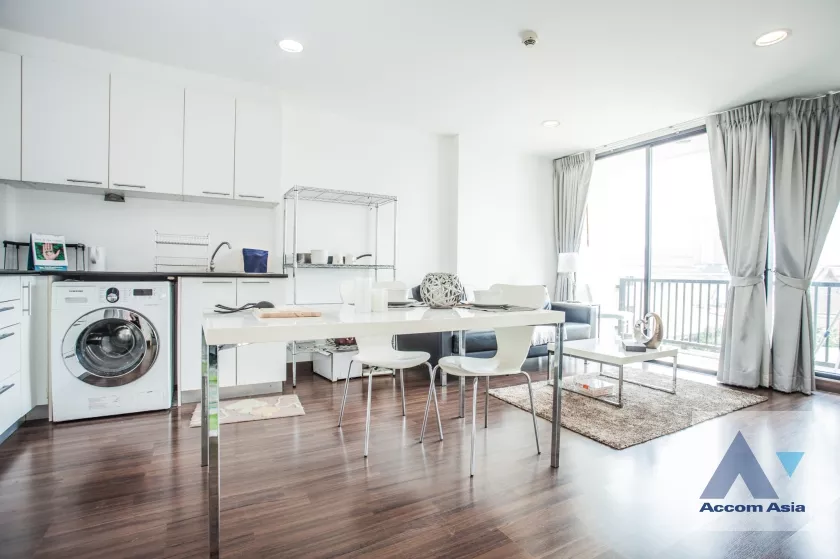  1 Bedroom  Condominium For Sale in Sukhumvit, Bangkok  near BTS Ekkamai (AA37104)