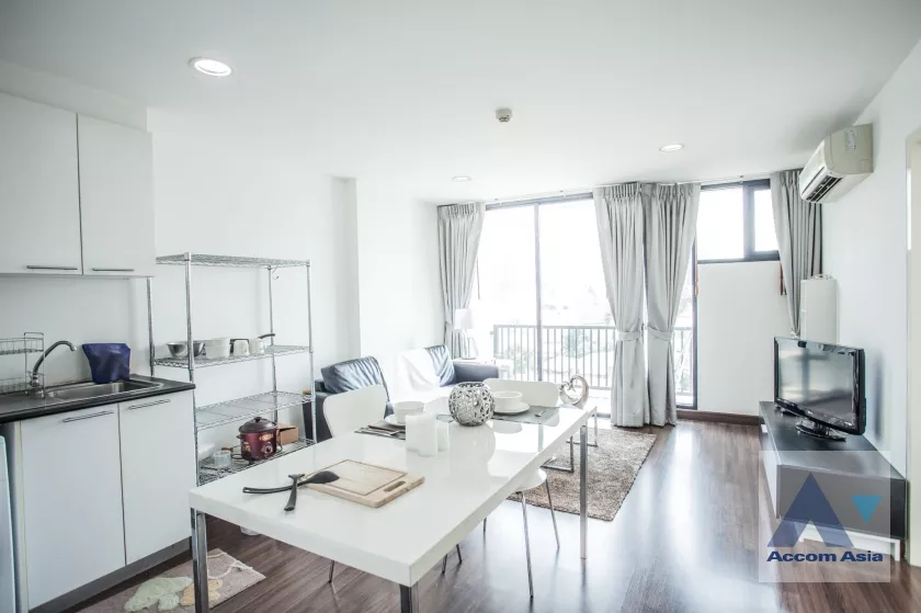  1 Bedroom  Condominium For Sale in Sukhumvit, Bangkok  near BTS Ekkamai (AA37104)