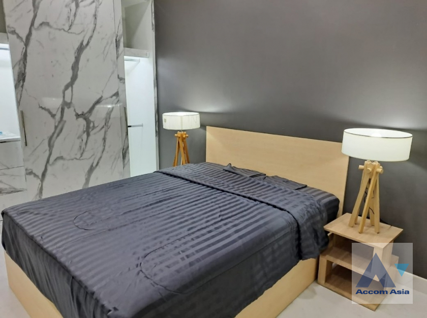  2 Bedrooms  Condominium For Rent in Sukhumvit, Bangkok  near BTS Phrom Phong (AA37141)