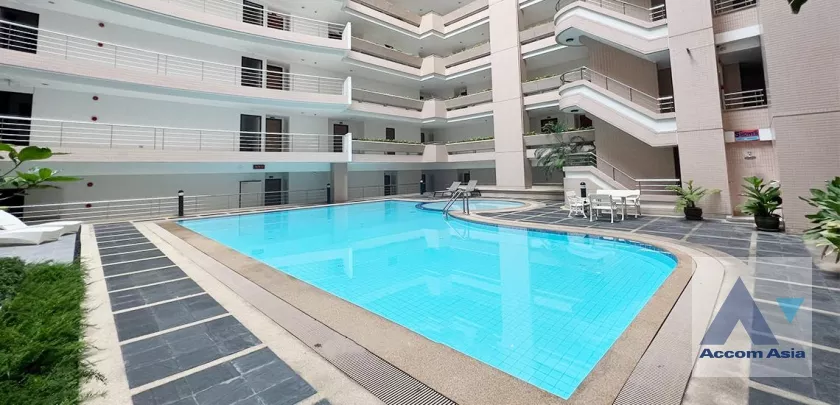  2 Bedrooms  Condominium For Sale in Ploenchit, Bangkok  near BTS Ploenchit (AA37148)