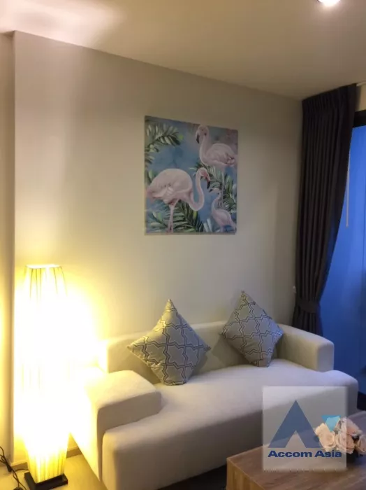  1 Bedroom  Condominium For Sale in Sukhumvit, Bangkok  near BTS Ekkamai (AA37189)