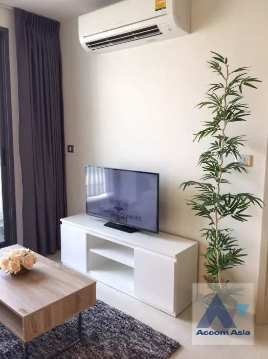  1 Bedroom  Condominium For Sale in Sukhumvit, Bangkok  near BTS Ekkamai (AA37189)