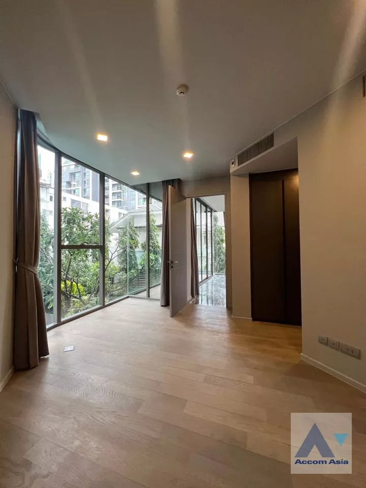  2 Bedrooms  Condominium For Rent in Sukhumvit, Bangkok  near BTS Phrom Phong (AA37193)