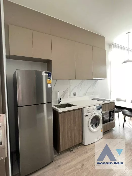  1 Bedroom  Condominium For Rent in Sukhumvit, Bangkok  near BTS Ekkamai (AA37206)