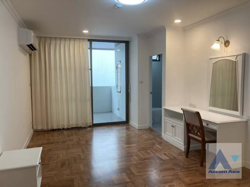  3 Bedrooms  Apartment For Rent in Sukhumvit, Bangkok  near BTS Asok - MRT Sukhumvit (AA37229)