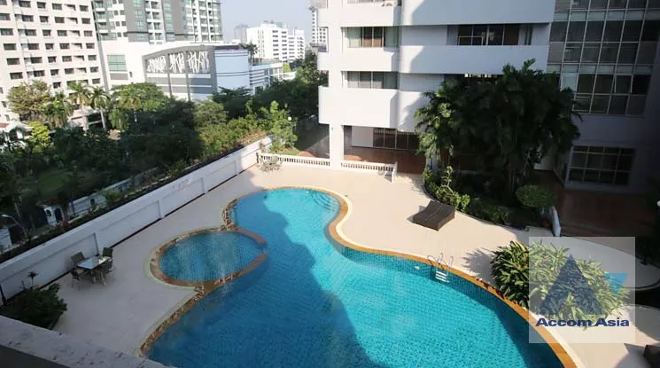  4 Bedrooms  Condominium For Rent in Sukhumvit, Bangkok  near BTS Phrom Phong (AA37230)