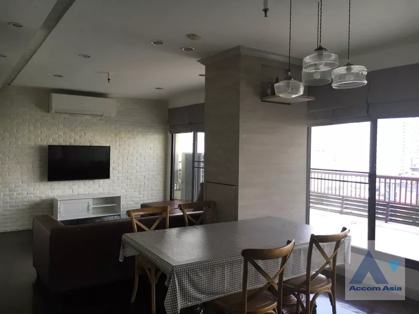  3 Bedrooms  Condominium For Rent in Ploenchit, Bangkok  near BTS Ploenchit (AA37243)