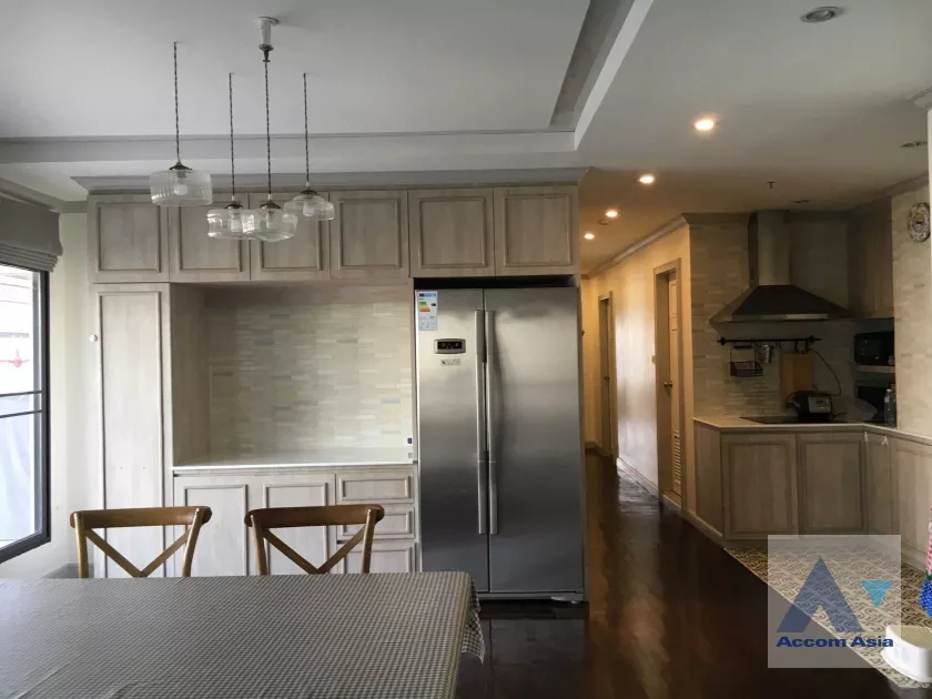  3 Bedrooms  Condominium For Rent in Ploenchit, Bangkok  near BTS Ploenchit (AA37243)