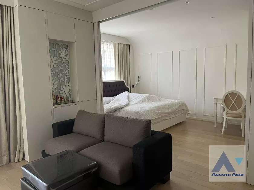  1 Bedroom  Condominium For Rent in Sukhumvit, Bangkok  near BTS Ekkamai (AA37251)