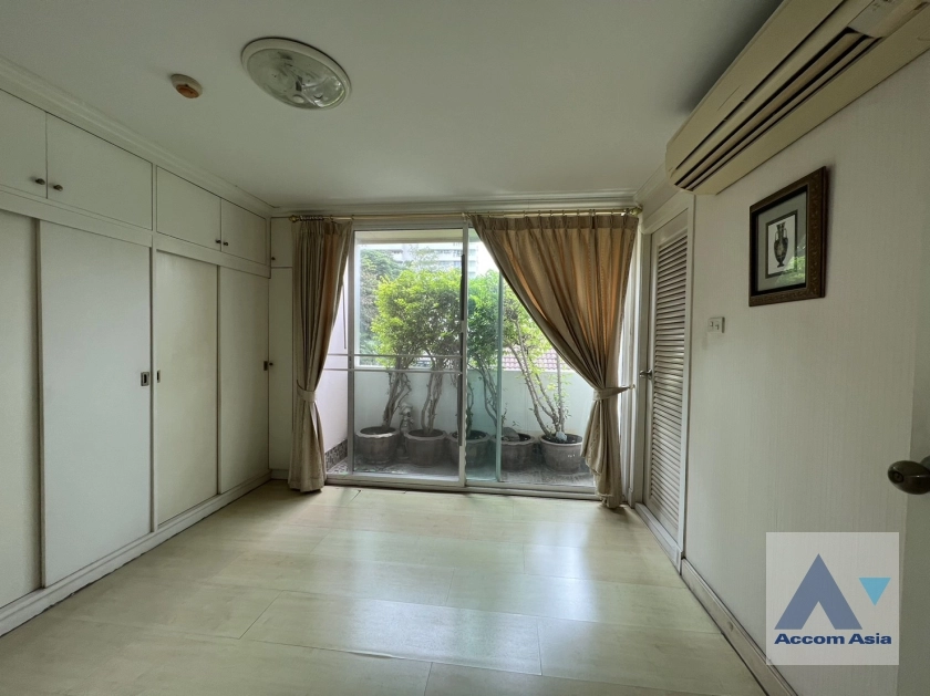  3 Bedrooms  Condominium For Sale in Sukhumvit, Bangkok  near BTS Phrom Phong (AA37289)