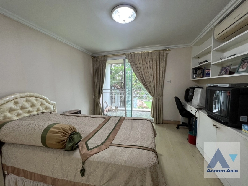  3 Bedrooms  Condominium For Sale in Sukhumvit, Bangkok  near BTS Phrom Phong (AA37289)