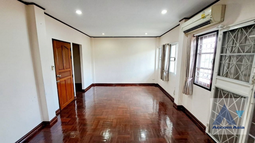 Home Office |  4 Bedrooms  Townhouse For Rent in Sukhumvit, Bangkok  near BTS Phra khanong (AA37344)