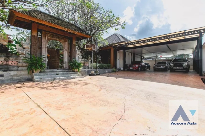 8  5 br House For Sale in Lat Phrao ,Bangkok  AA37360