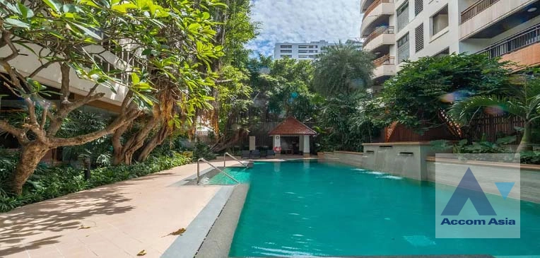  3 Bedrooms  Condominium For Sale in Sukhumvit, Bangkok  near BTS Nana (AA37369)