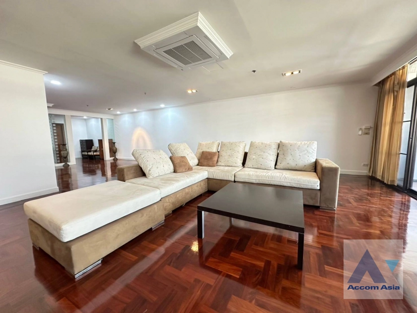  3 Bedrooms  Condominium For Rent in Sukhumvit, Bangkok  near BTS Nana (AA37370)