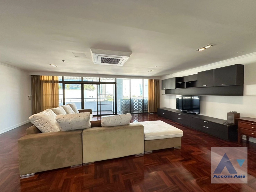  3 Bedrooms  Condominium For Rent in Sukhumvit, Bangkok  near BTS Nana (AA37370)