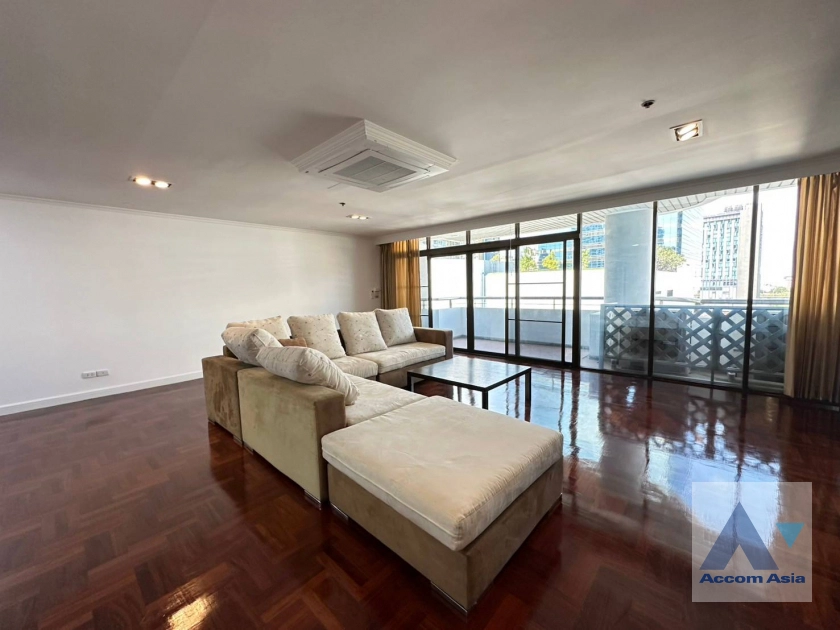  3 Bedrooms  Condominium For Rent in Sukhumvit, Bangkok  near BTS Nana (AA37370)