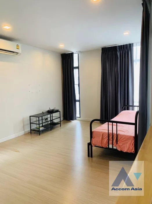 7  3 br Townhouse For Sale in Samutprakan ,Samutprakan BTS Bang Na at Plex Bangna AA37405