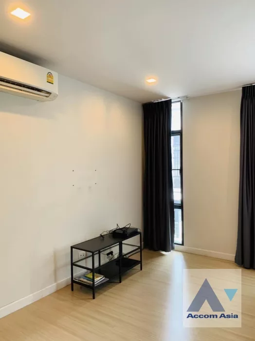 11  3 br Townhouse For Sale in Samutprakan ,Samutprakan BTS Bang Na at Plex Bangna AA37405