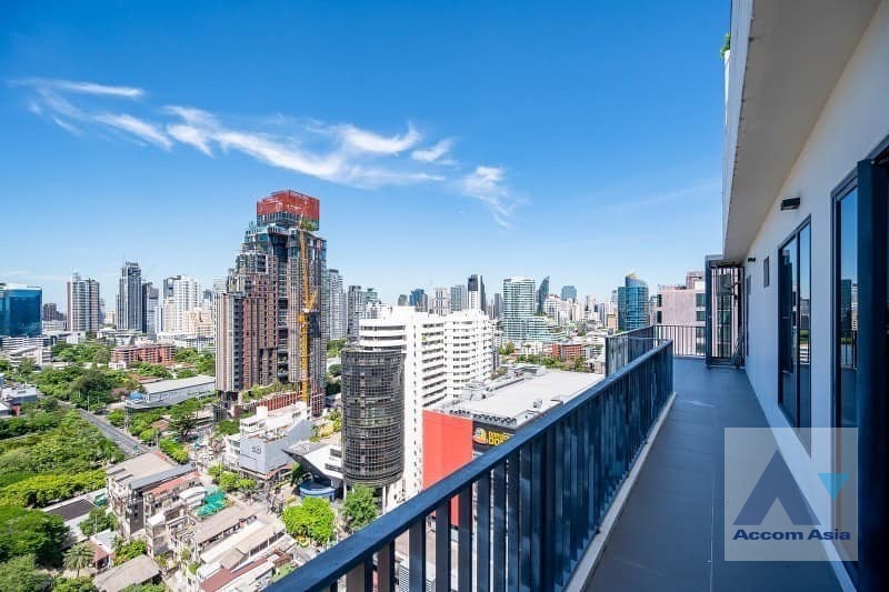 Penthouse |  3 Bedrooms  Condominium For Sale in Sukhumvit, Bangkok  near BTS Ekkamai (AA37408)