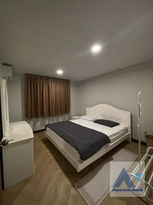  2 Bedrooms  Condominium For Rent in Sukhumvit, Bangkok  near BTS Phrom Phong (AA37423)