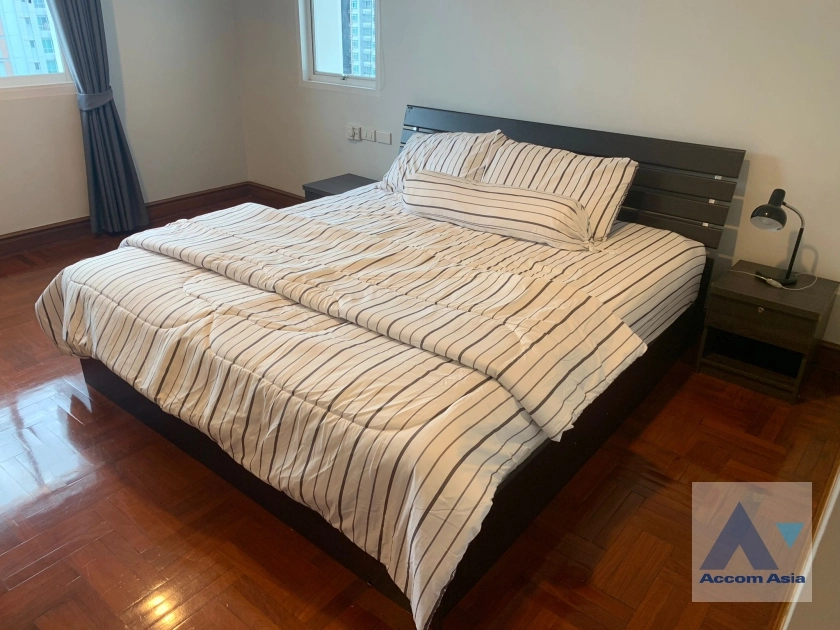 Fully Furnished, Pet friendly |  3 Bedrooms  Condominium For Rent in Sukhumvit, Bangkok  near BTS Nana (AA37425)