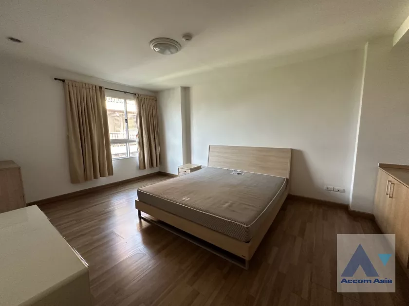  1 Bedroom  Apartment For Rent in Sukhumvit, Bangkok  near BTS Phrom Phong (AA37428)